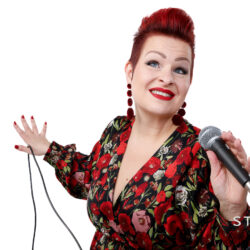 Pookin suosikkijuontaja Marja Ollakka rakastaa kameraa